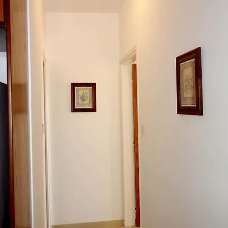Alineris Apartment